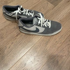Men’s Nike Mavrik Low 2 Sneakers Size 12